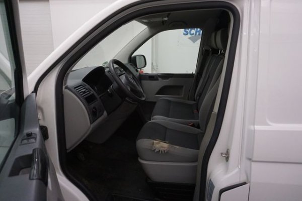 T5 Transporter 2.0 TDI *A/C*