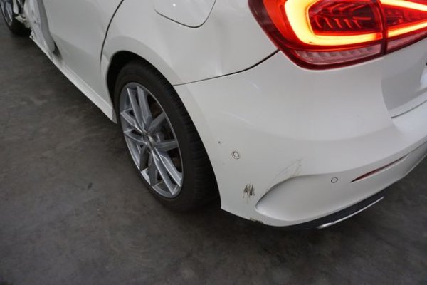 Mercedes-Benz A 220