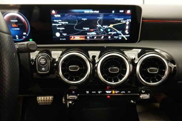 Mercedes-Benz A 220