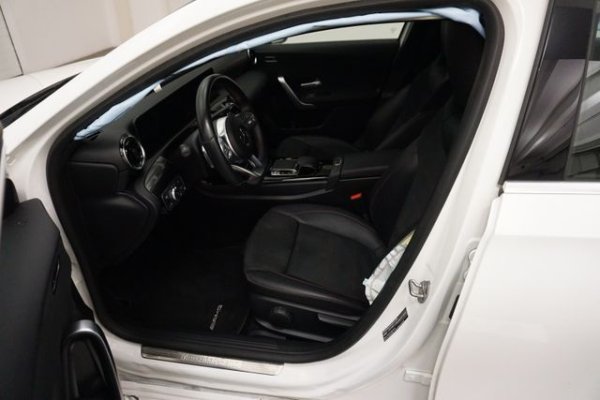 Mercedes-Benz A 220
