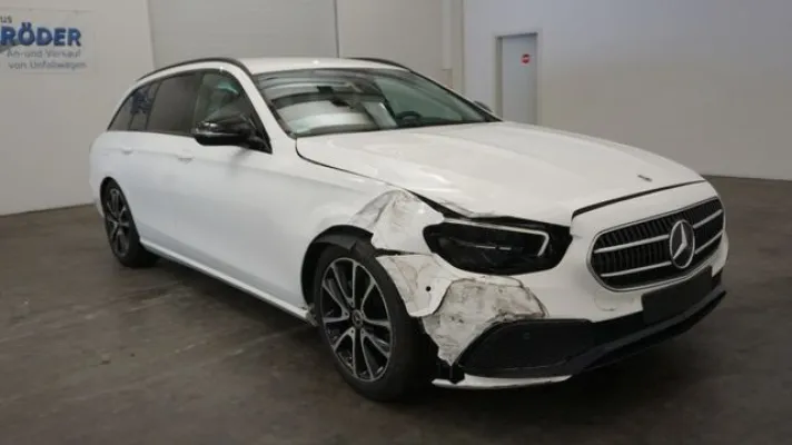 Mercedes-Benz E 200