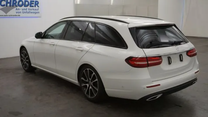 Mercedes-Benz E 200