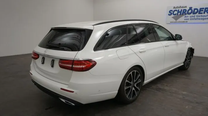 Mercedes-Benz E 200