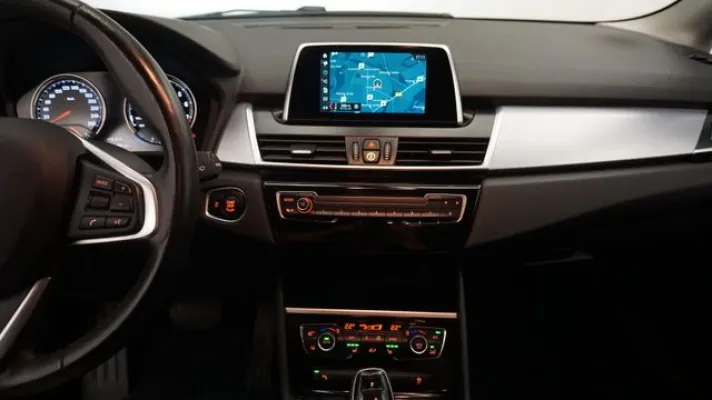 BMW 218