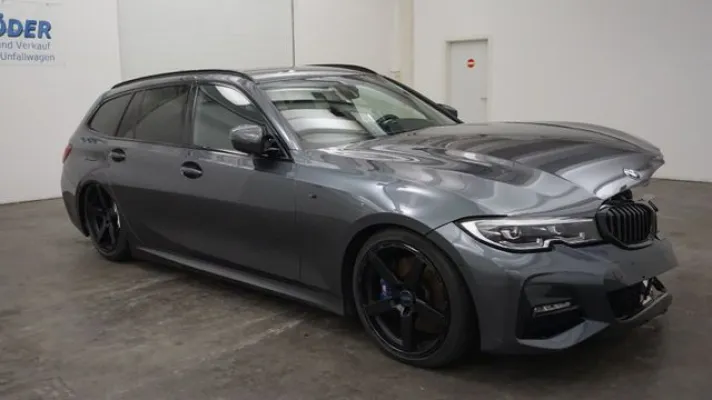 BMW 330