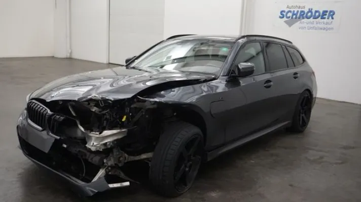BMW 330