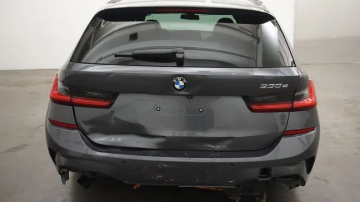 BMW 330