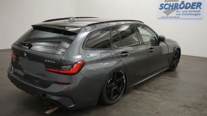BMW 330